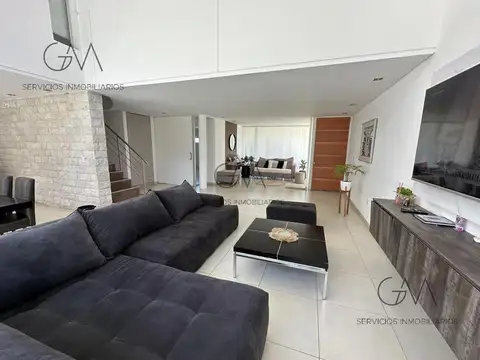 Casa en Alquiler Temporal con 2 cocheras