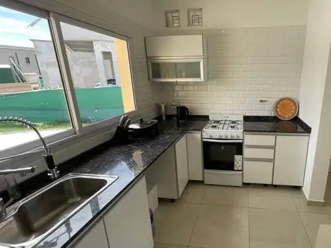 Casa en Alquiler en El Nacional Club De Campo, USD 1.100