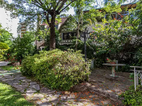 Casa 30 ambientes con 18 baños