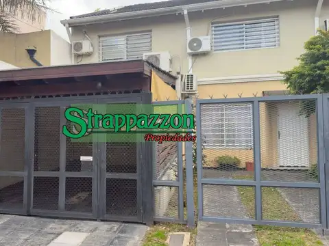 Casa Triplex En Venta En Ciudad Evita, Circ. 4° Secc. 2°.
