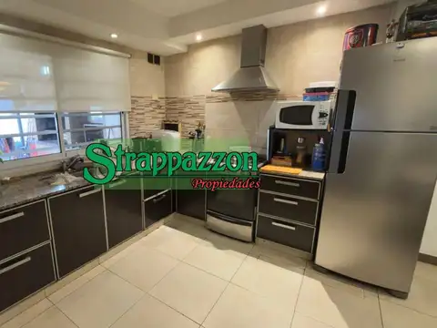 Casa 6 ambientes con 2 baños