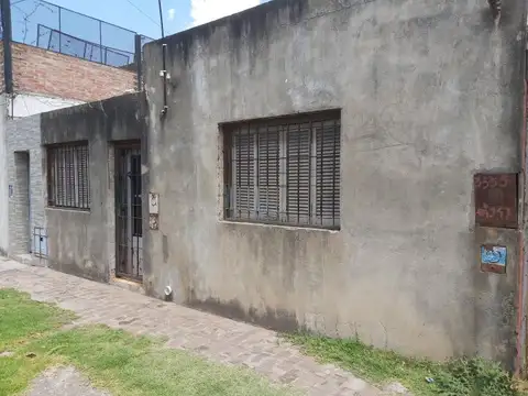 Casa a reciclar en venta • Dos dormitorios • Garay 3500 • Bella Vista • Rosario
