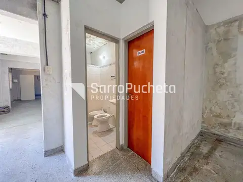 Venta galpón con local en Haedo Norte