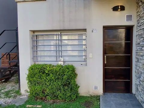 Casa - Alquiler - Argentina, Ezeiza - FORMOSA 242