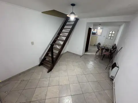 Casa 9 ambientes con 4 baños