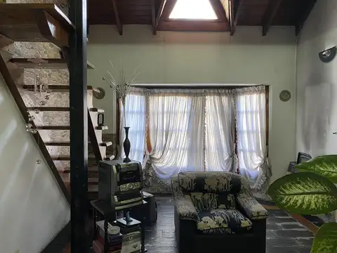 Casa en Venta con 3 cocheras