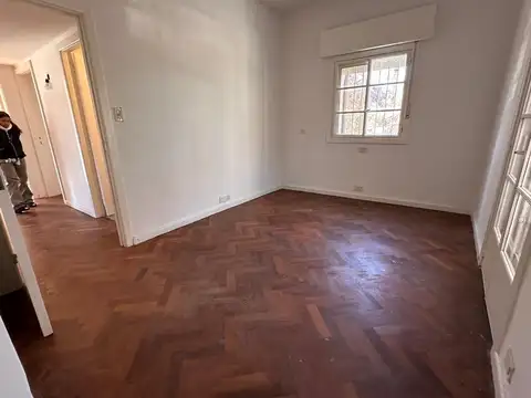 Casa en Alquiler con 3 cocheras