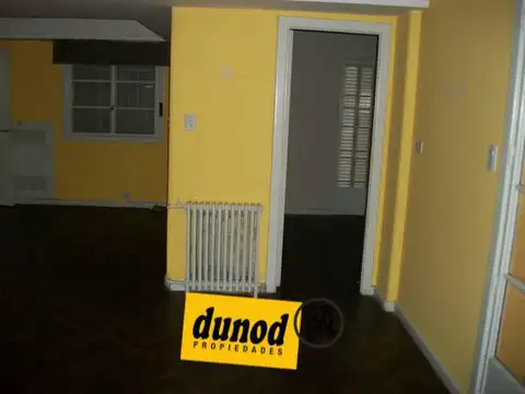 Casa en Alquiler con 3 cocheras