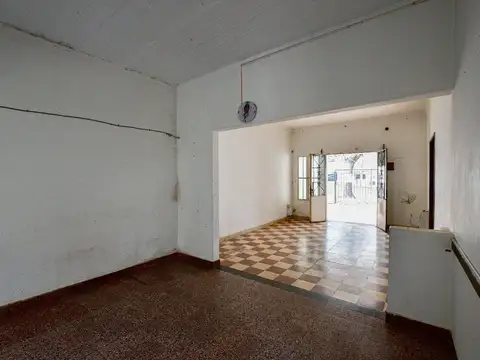 Casa 5 ambientes con 1 baño