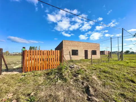 SE VENDE TERRENO CON CONSTRUCCION 