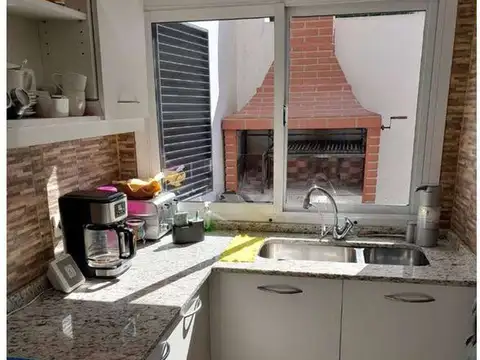 Excelente Duplex Totalmente Reciclado con 3 dormitorios y Cochera Cubierta