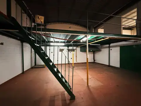 Galpon en Alquiler 27  mts Fondo