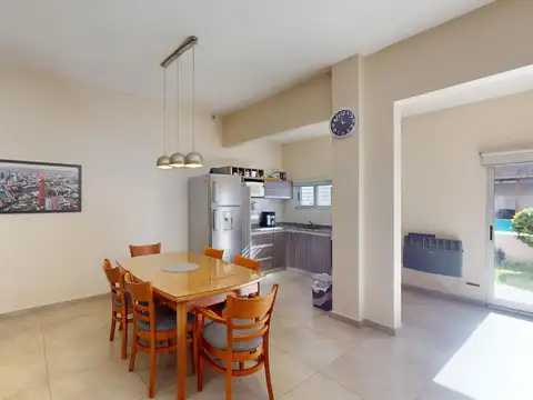 Casa 4 ambientes con 2 baños