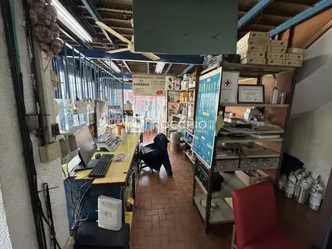 Local en Jose León Suarez