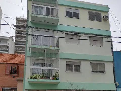 MUY LINDO DEPARTAMENTO 3 AMB. - AL FRENTE - BALCON - 3ER PISO POR ESCALERA - MUY LUMINOSO
