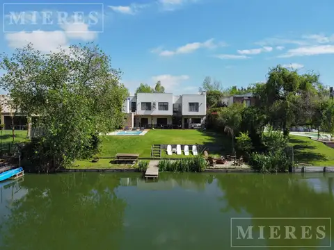 Casa en venta sobre lote al agua en el Barrio Santa Barbara, Bancalari