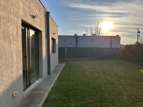 Casa en Alquiler en Rodeo de la Cruz, USD 1.100