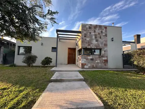 Casa en Alquiler B° Cortaderas II