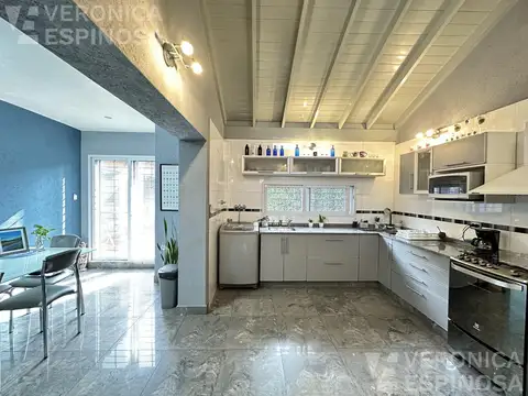 Casa de cuatro ambientes en venta, El Palomar