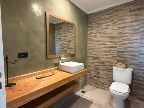 Casa 10 ambientes con 4 baños