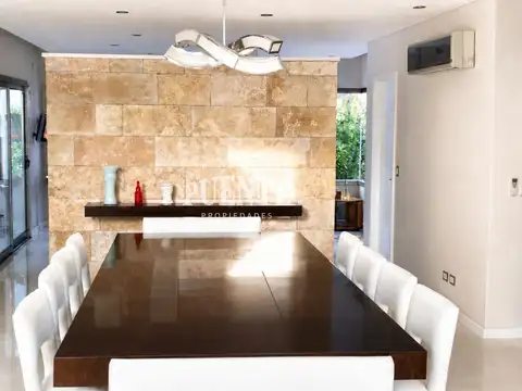 Casa en Alquiler de 4 dormitorios