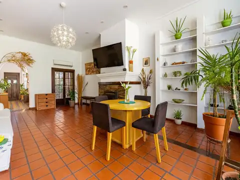 Casa 6 ambientes con 2 baños