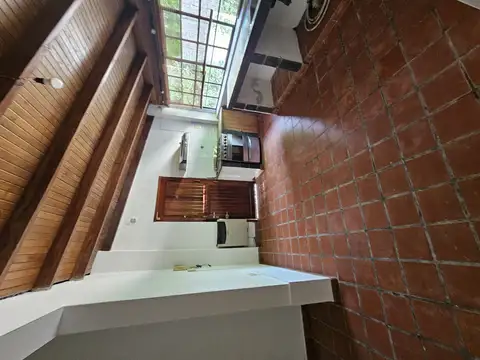 Casa en Alquiler con 4 cocheras
