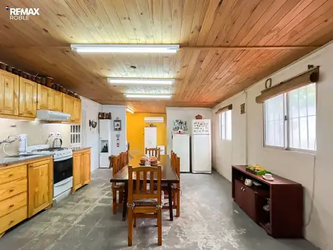 Casa 8 ambientes con 2 baños
