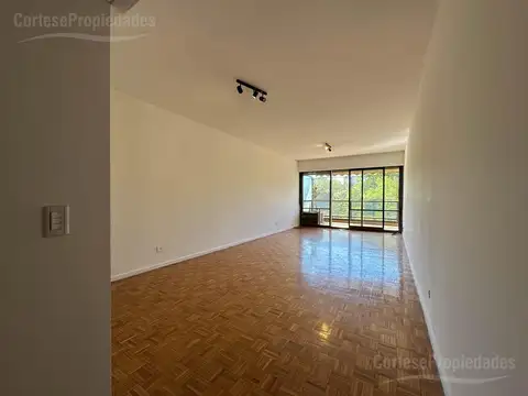 Venta torre de Categoria, 4 ambientes al frente con balcón cochera dependencia