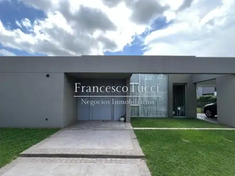 Casa en Venta en Barrio Privado Astorga, USD 245.000