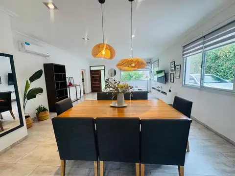 Casa 4 ambientes con 2 baños