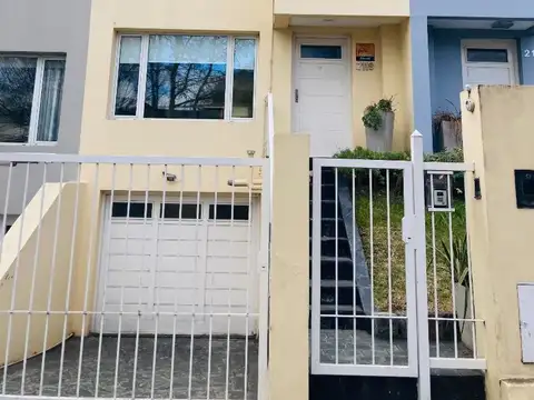 TRIPLEX MODERNO CON JARDIN EN LO MEJOR DE CHAUVIN -