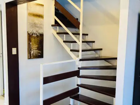 TRIPLEX MODERNO CON JARDIN EN LO MEJOR DE CHAUVIN -