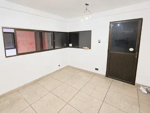 GALPON / DEPOSITO DE 450 M² - DOBLE ACCESO - AV. EVA PERON - TEMPERLEY
