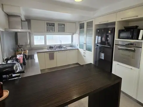 Departamento 5 ambientes con 2 baños