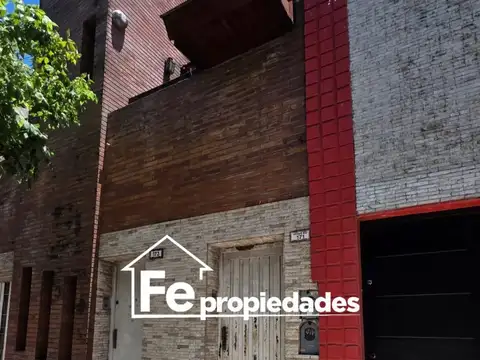 Departamento tipo casa en venta en Villa Luro