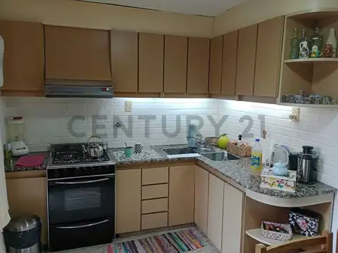 Casa 5 ambientes con 2 baños