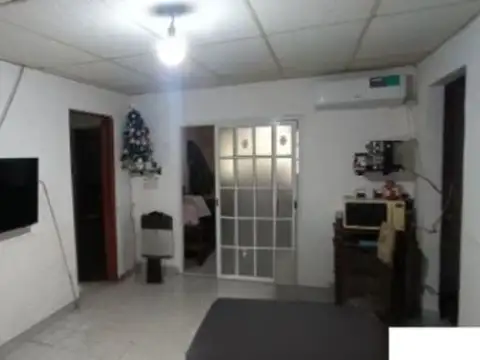 Casa 7 ambientes con 1 baño