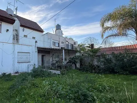 Casa en Alquiler con 1 cochera