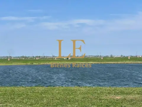 VENTA LOTE AL AGUA