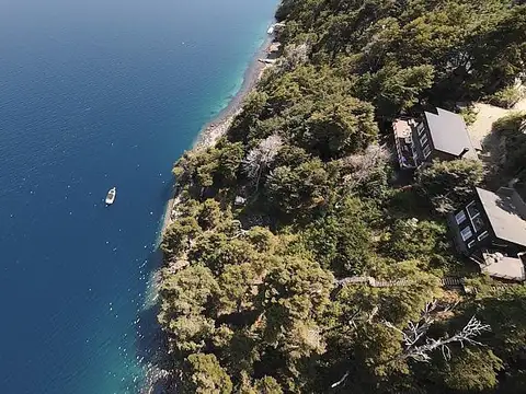 Lote con costa de Lago Nahuel Huapi  Vistas únicas y entorno natural