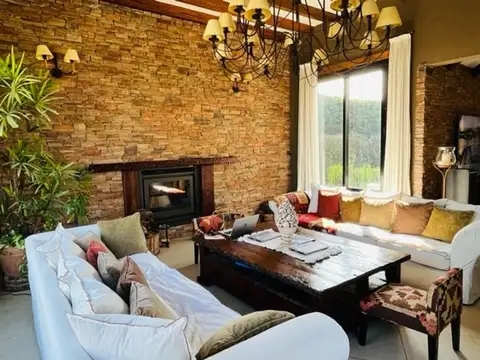 Casa 4 ambientes con 4 baños