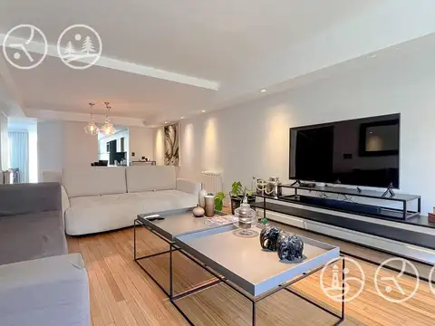Casa en Venta con 4 cocheras