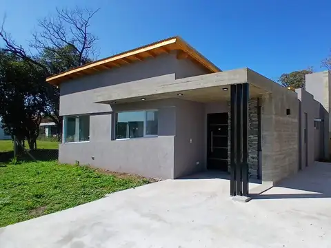 Casa en Venta en Pilar del Este - Barrio Santa Elisa.