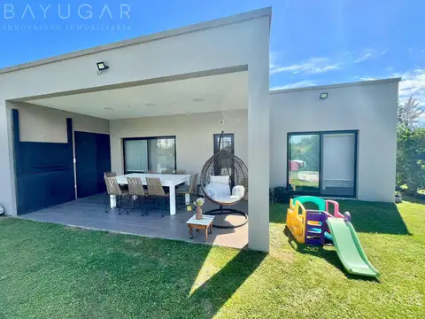 Casa 4 ambientes con 2 baños