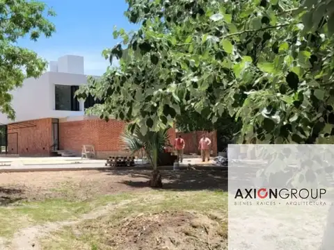 477 Esquina 29-Dúplex en venta de 2 dormitorios, "Barrio Angosto", City Bell. 2800