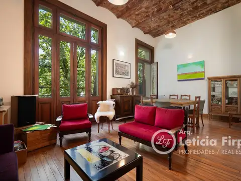 PH con amplia terraza, antiguo muy bien reciclado.