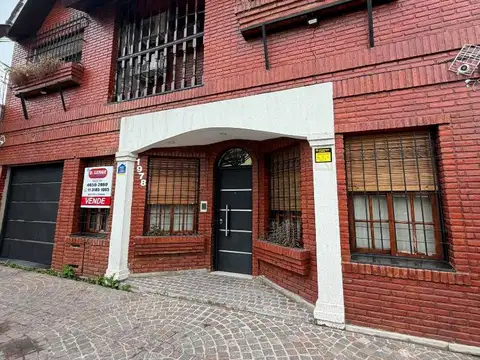 CASA EN VENTA 5 AMBIENTES, UBICADA EN VILLA LUZURIAGA