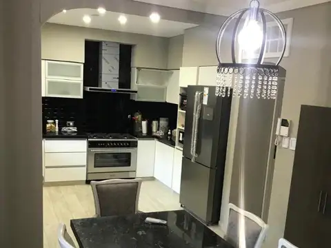 Casa en Venta con 4 cocheras
