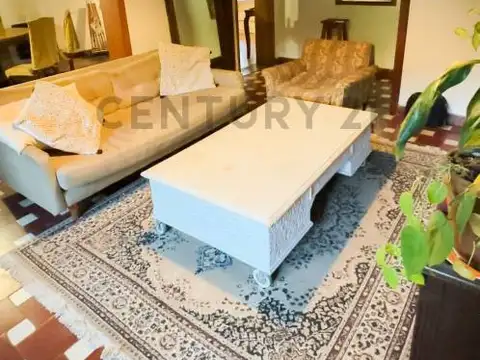 Casa 6 ambientes con 2 baños